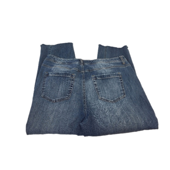 Love & Legend Distressed Denim Capri - Picture 3 of 4